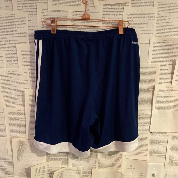 Size:L adidas shorts - Picture 2 of 3